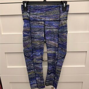 Lululemon Fast and Free crop ll 21” Nulux Interconnect Blue Multi size 6